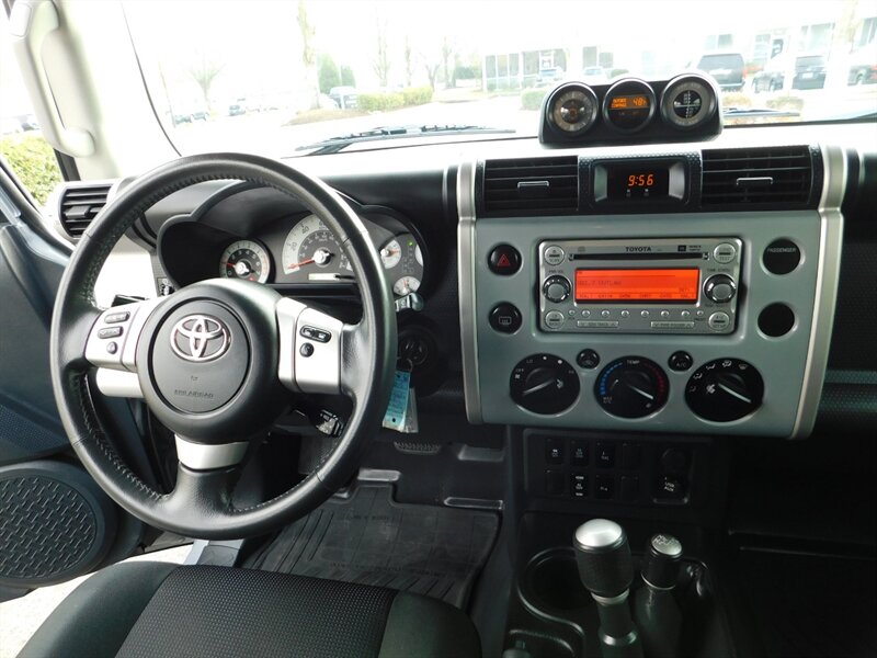 2014 Toyota FJ Cruiser 4x4 / Diff Locks / Camera / TRD Wheels LIFTED   - Photo 18 - Portland, OR 97217