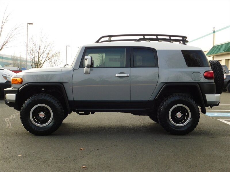 2014 Toyota FJ Cruiser 4x4 / Diff Locks / Camera / TRD Wheels LIFTED   - Photo 3 - Portland, OR 97217