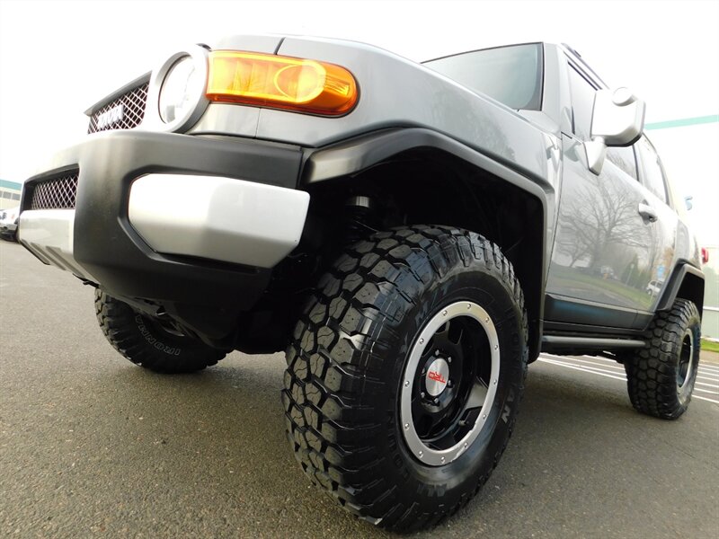 2014 Toyota FJ Cruiser 4x4 / Diff Locks / Camera / TRD Wheels LIFTED   - Photo 9 - Portland, OR 97217