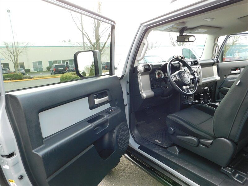 2014 Toyota FJ Cruiser 4x4 / Diff Locks / Camera / TRD Wheels LIFTED   - Photo 13 - Portland, OR 97217