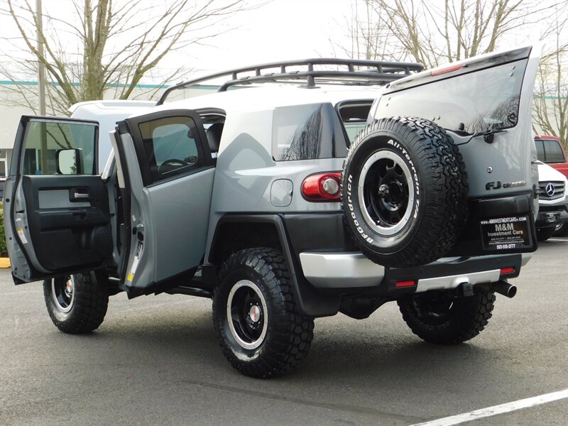 2014 Toyota FJ Cruiser 4x4 / Diff Locks / Camera / TRD Wheels LIFTED   - Photo 27 - Portland, OR 97217