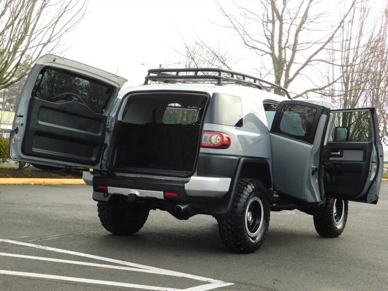 2014 Toyota FJ Cruiser 4x4 / Diff Locks / Camera / TRD Wheels LIFTED   - Photo 28 - Portland, OR 97217