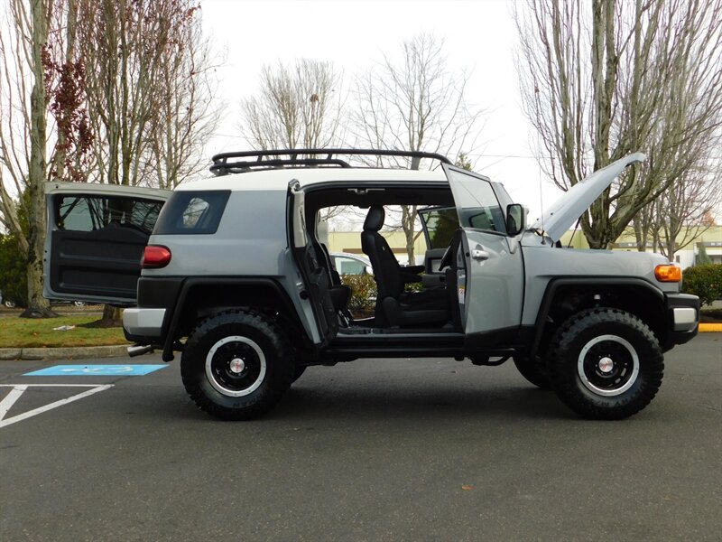 2014 Toyota FJ Cruiser 4x4 / Diff Locks / Camera / TRD Wheels LIFTED   - Photo 29 - Portland, OR 97217