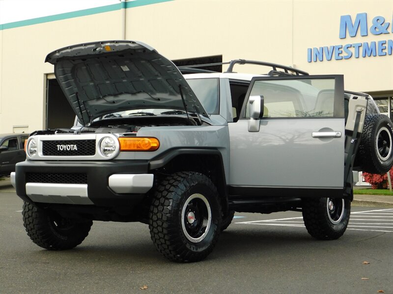 2014 Toyota FJ Cruiser 4x4 / Diff Locks / Camera / TRD Wheels LIFTED   - Photo 25 - Portland, OR 97217