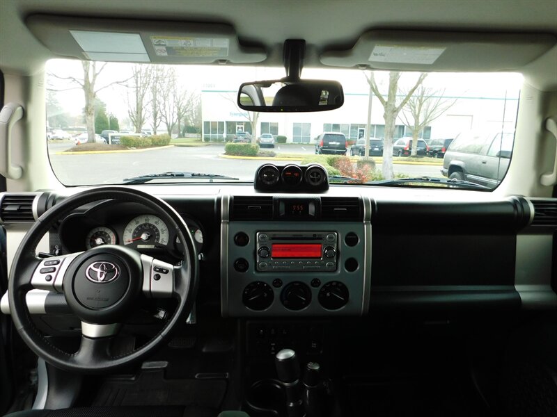 2014 Toyota FJ Cruiser 4x4 / Diff Locks / Camera / TRD Wheels LIFTED   - Photo 34 - Portland, OR 97217