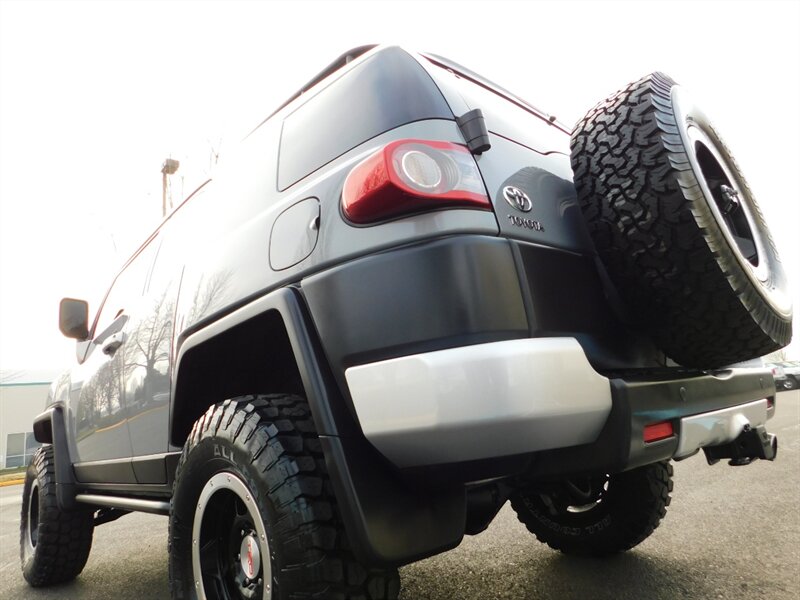 2014 Toyota FJ Cruiser 4x4 / Diff Locks / Camera / TRD Wheels LIFTED   - Photo 11 - Portland, OR 97217