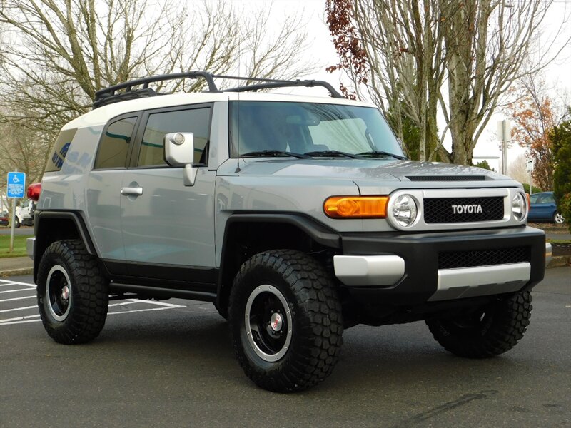 2014 Toyota FJ Cruiser 4x4 / Diff Locks / Camera / TRD Wheels LIFTED   - Photo 2 - Portland, OR 97217