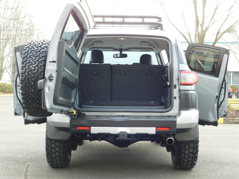 2014 Toyota FJ Cruiser 4x4 / Diff Locks / Camera / TRD Wheels LIFTED   - Photo 22 - Portland, OR 97217