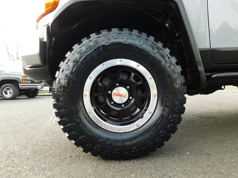 2014 Toyota FJ Cruiser 4x4 / Diff Locks / Camera / TRD Wheels LIFTED   - Photo 23 - Portland, OR 97217