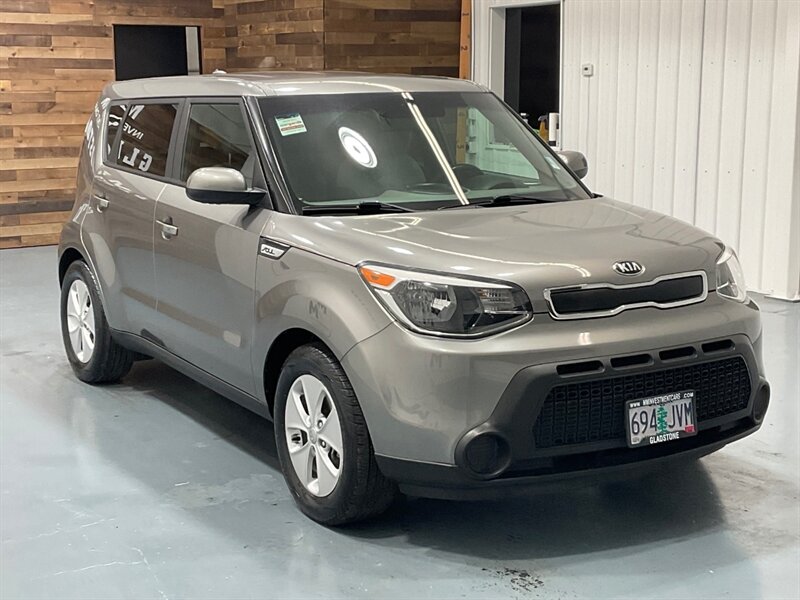 2016 Kia Soul Wagon / 1-OWNER LOCAL / ONLY 41,000 MILES   - Photo 2 - Gladstone, OR 97027