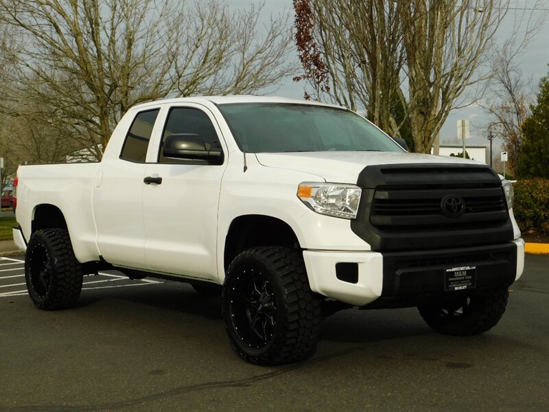 2014 Toyota Tundra Double Cab 4X4 5.7L / Local Oregon / LIFTED LIFTED   - Photo 2 - Portland, OR 97217