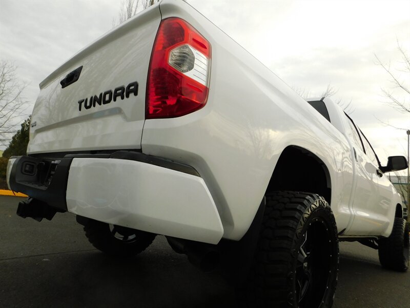 2014 Toyota Tundra Double Cab 4X4 5.7L / Local Oregon / LIFTED LIFTED   - Photo 10 - Portland, OR 97217