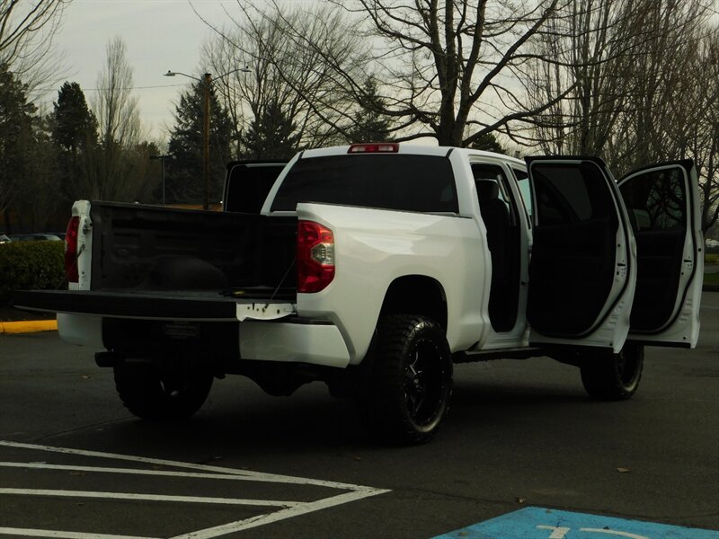 2014 Toyota Tundra Double Cab 4X4 5.7L / Local Oregon / LIFTED LIFTED   - Photo 28 - Portland, OR 97217