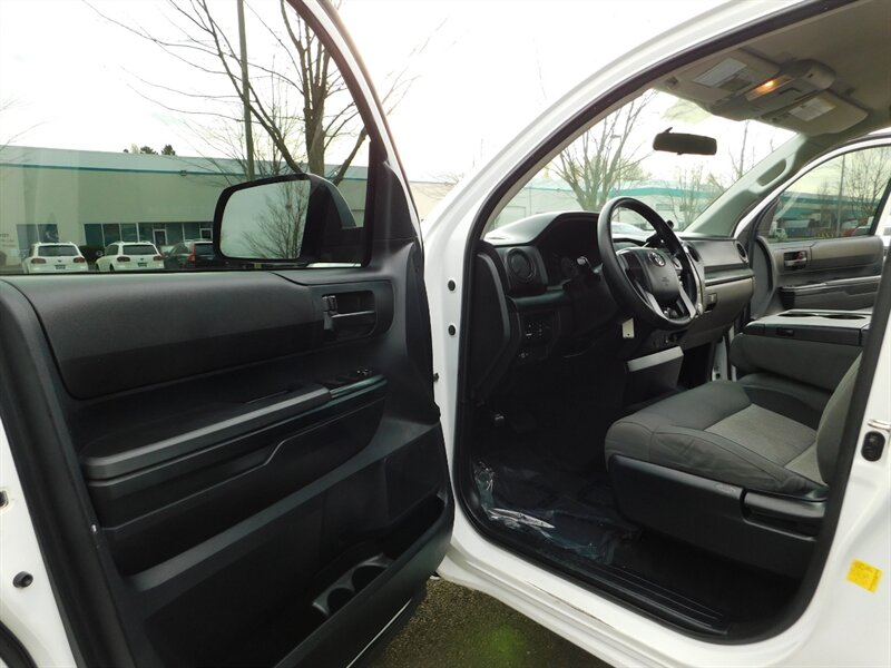 2014 Toyota Tundra Double Cab 4X4 5.7L / Local Oregon / LIFTED LIFTED   - Photo 11 - Portland, OR 97217