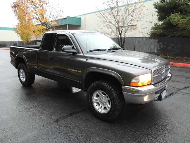 2002 Dodge Dakota SLT Plus/ 4X4 / Auto/ Magnum V8 / Excel Cond - Photo 2 - Portland, OR 97217
