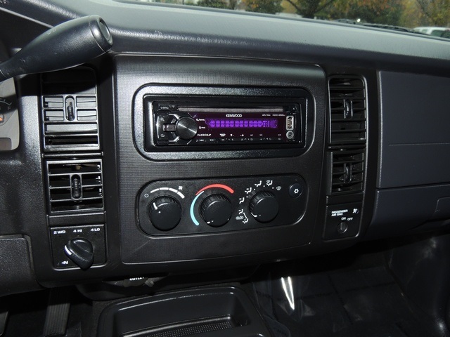 2002 Dodge Dakota SLT Plus/ 4X4 / Auto/ Magnum V8 / Excel Cond - Photo 23 - Portland, OR 97217