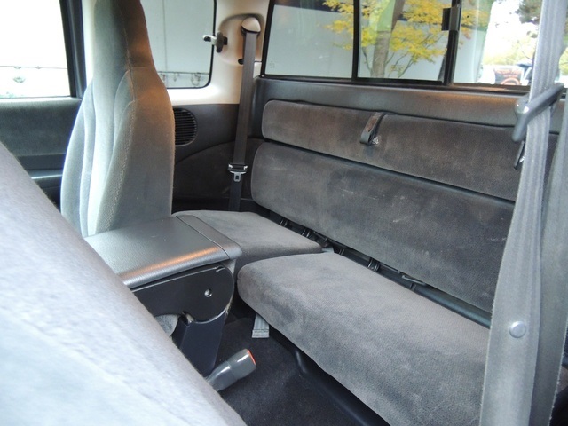 2002 Dodge Dakota SLT Plus/ 4X4 / Auto/ Magnum V8 / Excel Cond - Photo 10 - Portland, OR 97217