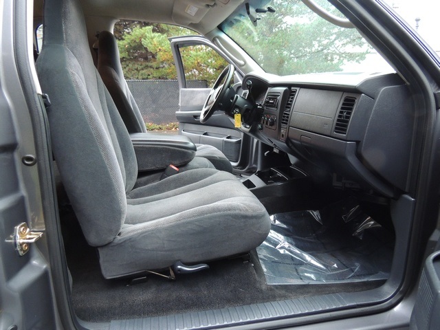 2002 Dodge Dakota SLT Plus/ 4X4 / Auto/ Magnum V8 / Excel Cond - Photo 18 - Portland, OR 97217