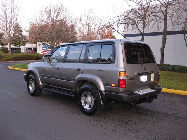 1997 Toyota Land Cruiser 40th Anniversary Limited Edition 4X4 / 3RD SEAT   - Photo 4 - Portland, OR 97217