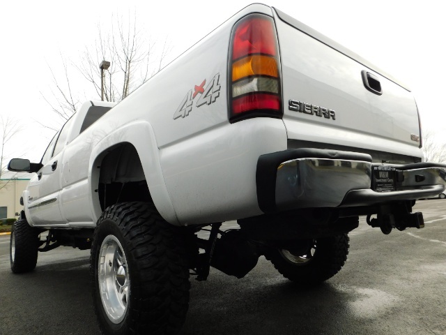 2005 GMC Sierra 2500 4X4 / Leather / 6.6L Duramax Diesel / LIFTED LIFTE   - Photo 11 - Portland, OR 97217