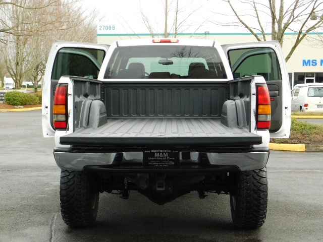 2005 GMC Sierra 2500 4X4 / Leather / 6.6L Duramax Diesel / LIFTED LIFTE   - Photo 30 - Portland, OR 97217