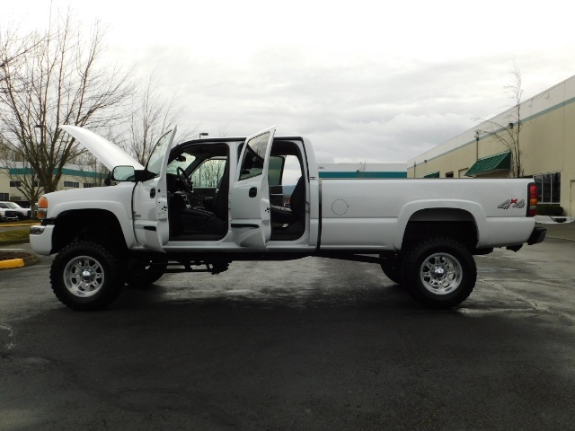 2005 GMC Sierra 2500 4X4 / Leather / 6.6L Duramax Diesel / LIFTED LIFTE   - Photo 34 - Portland, OR 97217