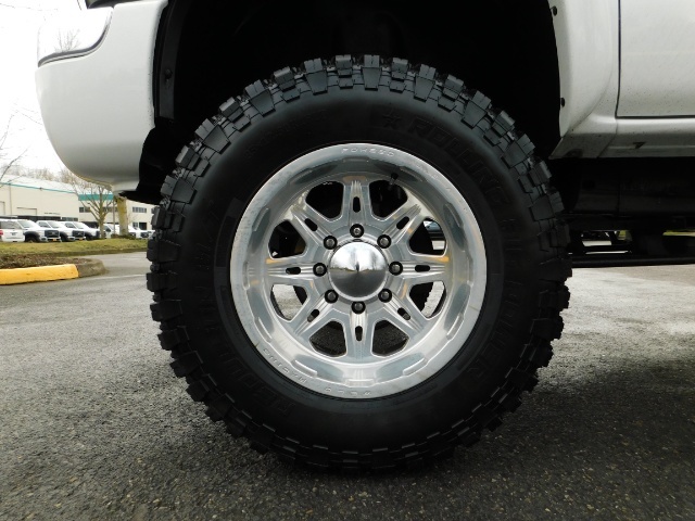 2005 GMC Sierra 2500 4X4 / Leather / 6.6L Duramax Diesel / LIFTED LIFTE   - Photo 28 - Portland, OR 97217