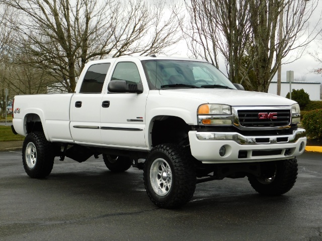 2005 GMC Sierra 2500 4X4 / Leather / 6.6L Duramax Diesel / LIFTED LIFTE   - Photo 2 - Portland, OR 97217