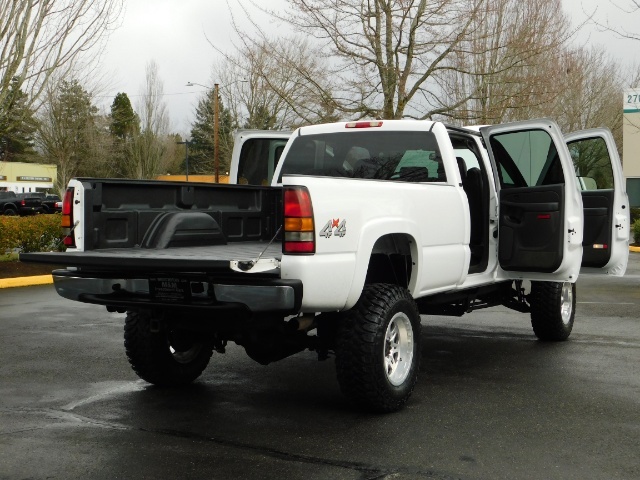 2005 GMC Sierra 2500 4X4 / Leather / 6.6L Duramax Diesel / LIFTED LIFTE   - Photo 36 - Portland, OR 97217