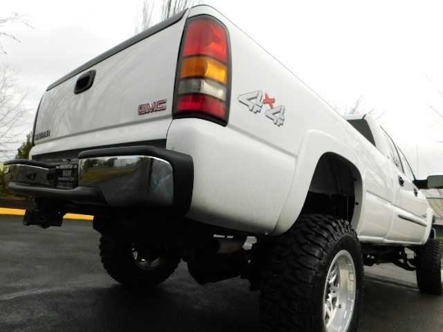 2005 GMC Sierra 2500 4X4 / Leather / 6.6L Duramax Diesel / LIFTED LIFTE   - Photo 12 - Portland, OR 97217