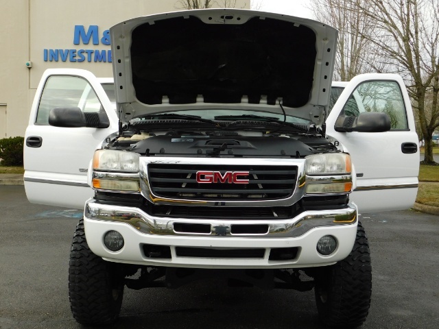 2005 GMC Sierra 2500 4X4 / Leather / 6.6L Duramax Diesel / LIFTED LIFTE   - Photo 39 - Portland, OR 97217