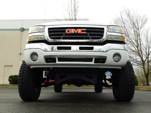 2005 GMC Sierra 2500 4X4 / Leather / 6.6L Duramax Diesel / LIFTED LIFTE   - Photo 32 - Portland, OR 97217