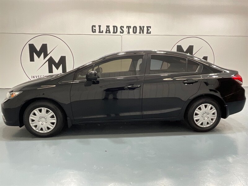 2013 Honda Civic LX Sedan / 1.8L 4Cyl / Backup camera / NEW TIRES  / LOCAL CAR - Photo 3 - Gladstone, OR 97027