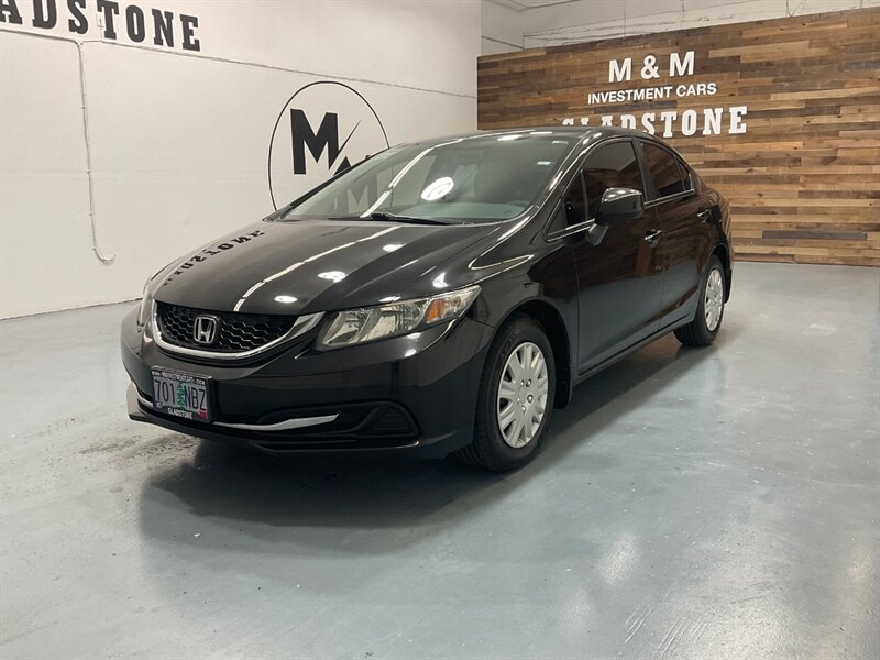 2013 Honda Civic LX Sedan / 1.8L 4Cyl / Backup camera / NEW TIRES  / LOCAL CAR - Photo 1 - Gladstone, OR 97027