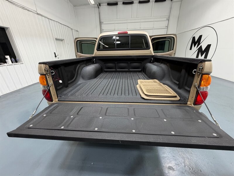 2004 Toyota Tacoma SR5 PreRunner Double Cab 4Cyl /1-OWNER LOCAL / ZERO RUST / Towing Pkg - Photo 10 - Gladstone, OR 97027