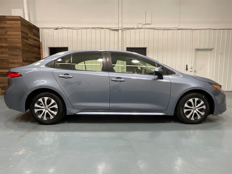 2022 Toyota Corolla Hybrid LE / 1-OWNER LOCAL /Backup Camera/33K MILES - Photo 4 - Gladstone, OR 97027