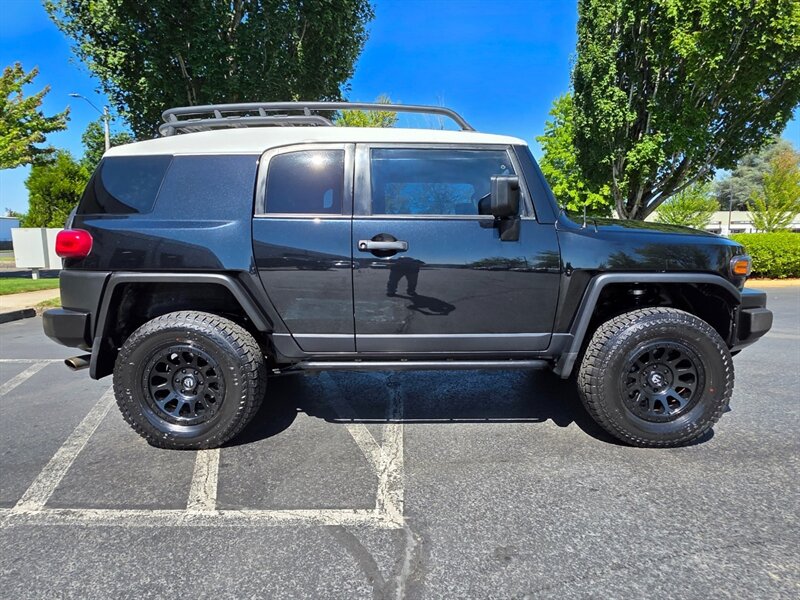 2007 Toyota FJ Cruiser 4X4 V6 / REAR DIFF LOCK / FUEL WHEELS / LIFTED  / PARK SENSORS / PIONEER DECK / BLUE-TOOTH / FRESH TRADE-IN - Photo 4 - Portland, OR 97217