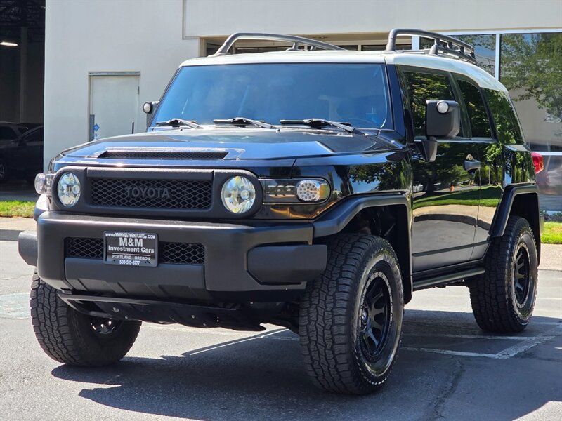 2007 Toyota FJ Cruiser 4X4 V6 / REAR DIFF LOCK / FUEL WHEELS / LIFTED  / PARK SENSORS / PIONEER DECK / BLUE-TOOTH / FRESH TRADE-IN - Photo 1 - Portland, OR 97217