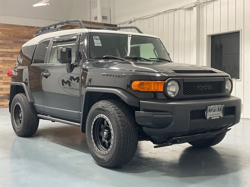 2008 Toyota FJ Cruiser 4X4 / 4.0L 6Cyl / NEW TIRES / LOCAL w/ ZERO RUST  / Rear Diff Lock - Photo 39 - Gladstone, OR 97027