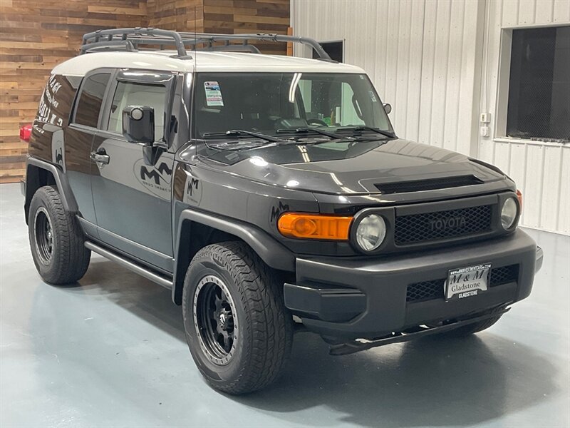 2008 Toyota FJ Cruiser 4X4 / 4.0L 6Cyl / NEW TIRES / LOCAL w/ ZERO RUST  / Rear Diff Lock - Photo 2 - Gladstone, OR 97027