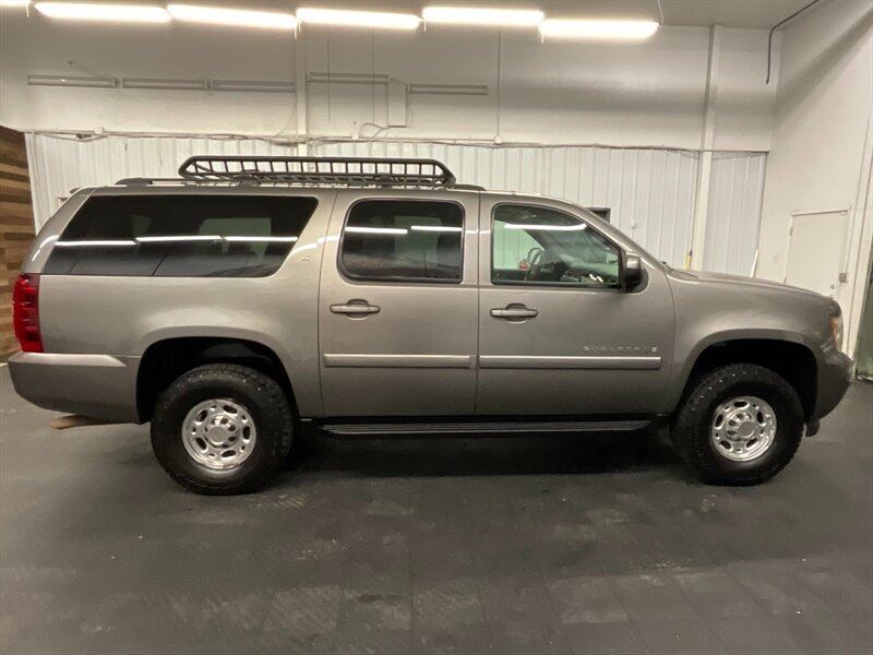 2007 Chevrolet Suburban LT 2500 4X4 / 6.0L V8 / Leather Heated Seats  NEW TIRES /3/4 TON / SUNROOF / LUGGAGE RACK / RUST FREE / 3RD ROW SEAT / SHARP & CLEAN!! - Photo 4 - Gladstone, OR 97027