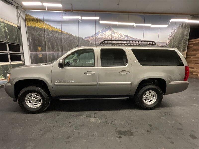 2007 Chevrolet Suburban LT 2500 4X4 / 6.0L V8 / Leather Heated Seats  NEW TIRES /3/4 TON / SUNROOF / LUGGAGE RACK / RUST FREE / 3RD ROW SEAT / SHARP & CLEAN!! - Photo 3 - Gladstone, OR 97027