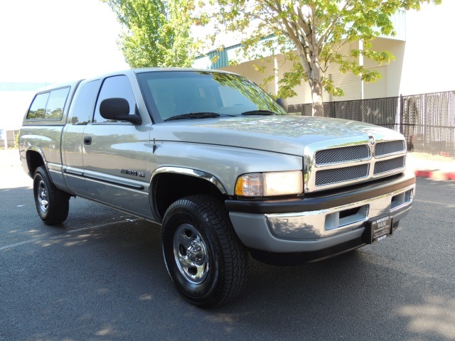 2000 Dodge Ram 1500 SLT / Extended Cab / 4X4 / Short Bed   - Photo 2 - Portland, OR 97217