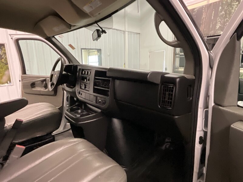 2015 Chevrolet Express   - Photo 21 - Gladstone, OR 97027