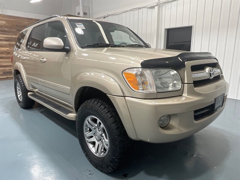 2006 Toyota Sequoia SR5 4X4 /4.7L V8 / NEW LIFT & TIRES/ 137K MILES  / ZERO RUST / Navigation / FRESH TIMING BELT SERVICE DONE - Photo 2 - Gladstone, OR 97027