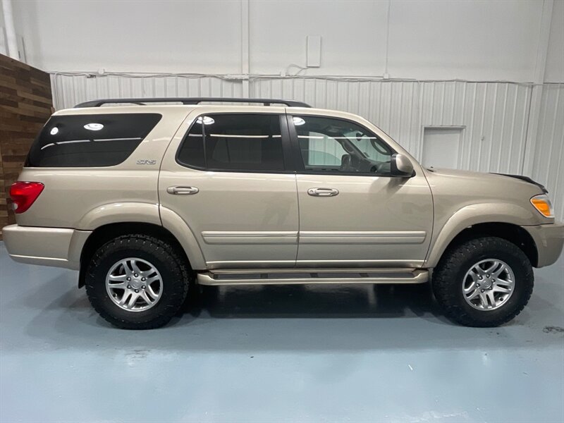 2006 Toyota Sequoia SR5 4X4 /4.7L V8 / NEW LIFT & TIRES/ 137K MILES  / ZERO RUST / Navigation / FRESH TIMING BELT SERVICE DONE - Photo 4 - Gladstone, OR 97027