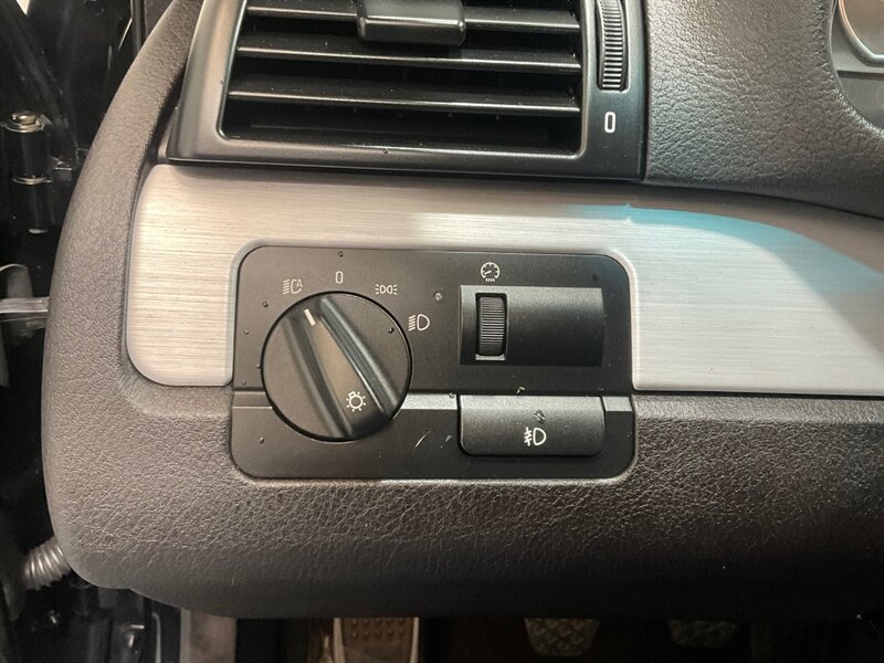 2005 BMW M3 Convertible / 3.2L 6Cyl / 6-SPEED MANUAL/69K MILES / Leather Heated Seats / Navigation / BRAND NEW TIRES / ZERO RUST - Photo 45 - Gladstone, OR 97027