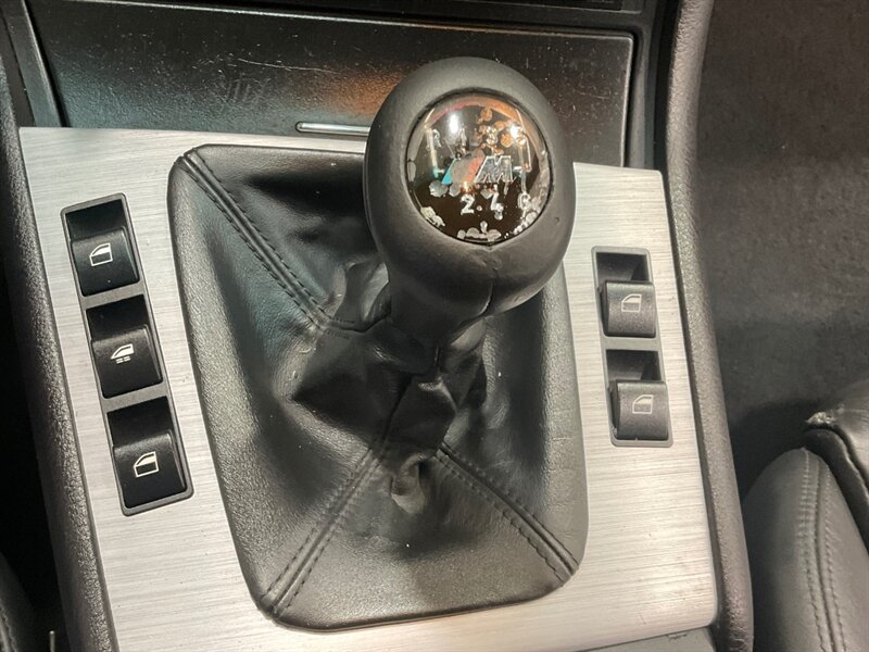 2005 BMW M3 Convertible / 3.2L 6Cyl / 6-SPEED MANUAL/69K MILES / Leather Heated Seats / Navigation / BRAND NEW TIRES / ZERO RUST - Photo 17 - Gladstone, OR 97027