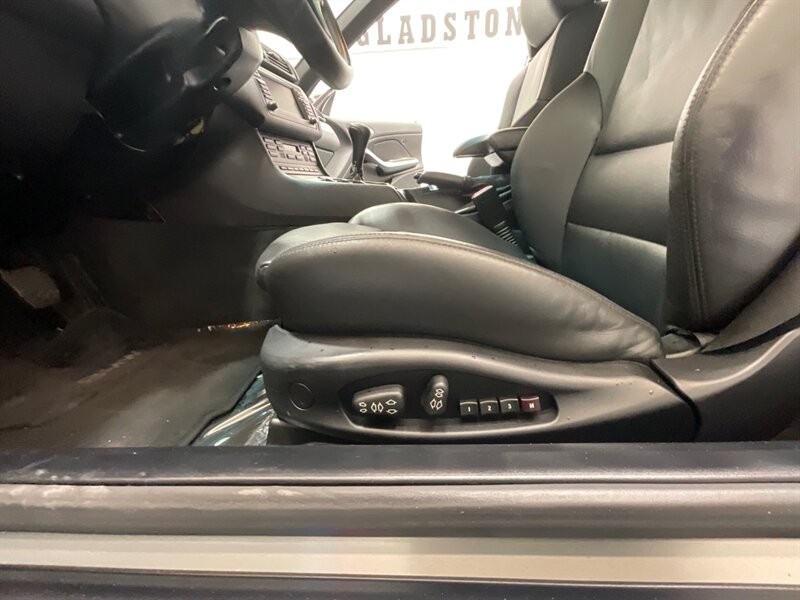 2005 BMW M3 Convertible / 3.2L 6Cyl / 6-SPEED MANUAL/69K MILES / Leather Heated Seats / Navigation / BRAND NEW TIRES / ZERO RUST - Photo 11 - Gladstone, OR 97027