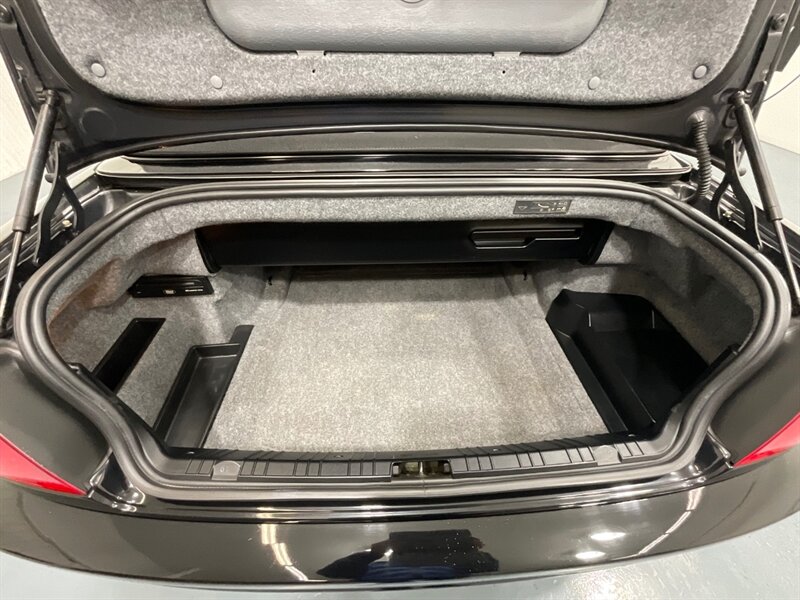 2005 BMW M3 Convertible / 3.2L 6Cyl / 6-SPEED MANUAL/69K MILES / Leather Heated Seats / Navigation / BRAND NEW TIRES / ZERO RUST - Photo 31 - Gladstone, OR 97027